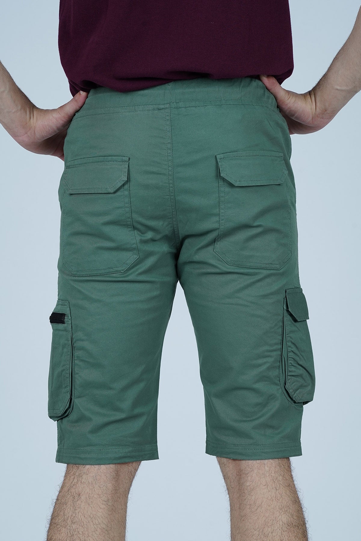 Men's Shorts Green - Cargo Shorts – XEA The perfect combination of style and functionality: Everyday Essentials Cargo Shorts - Green. With six pockets, including a side zip and flap pocket, these shorts are perfect for everyday wear and outdoor activities.
