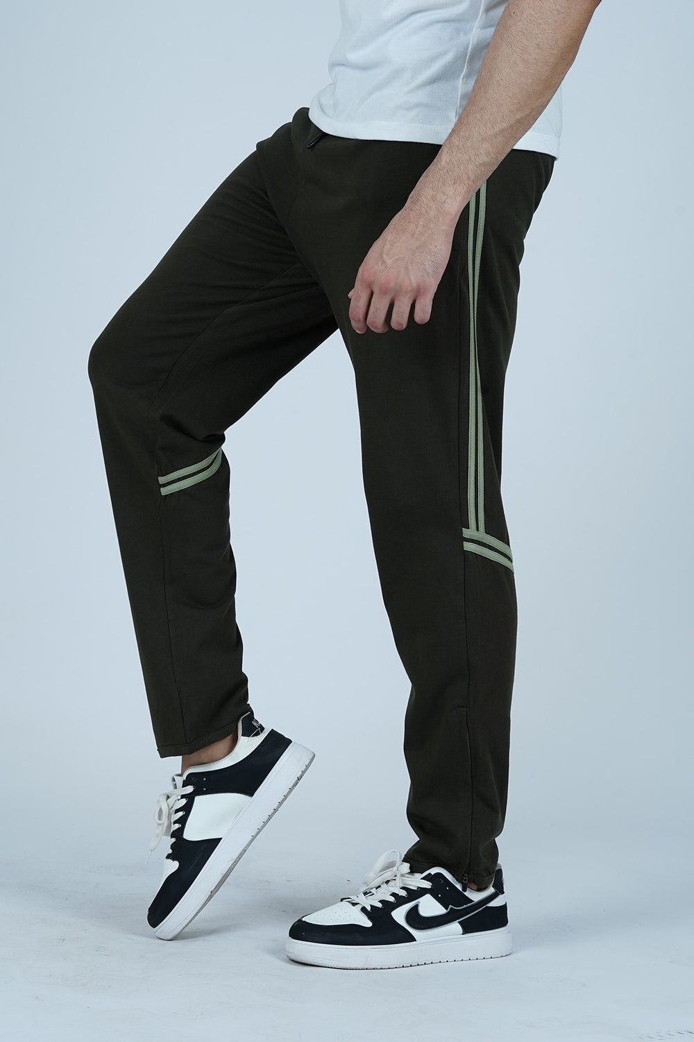 Everyday trousers for men with perfect comfort and modern style. Ideal for daily routine.