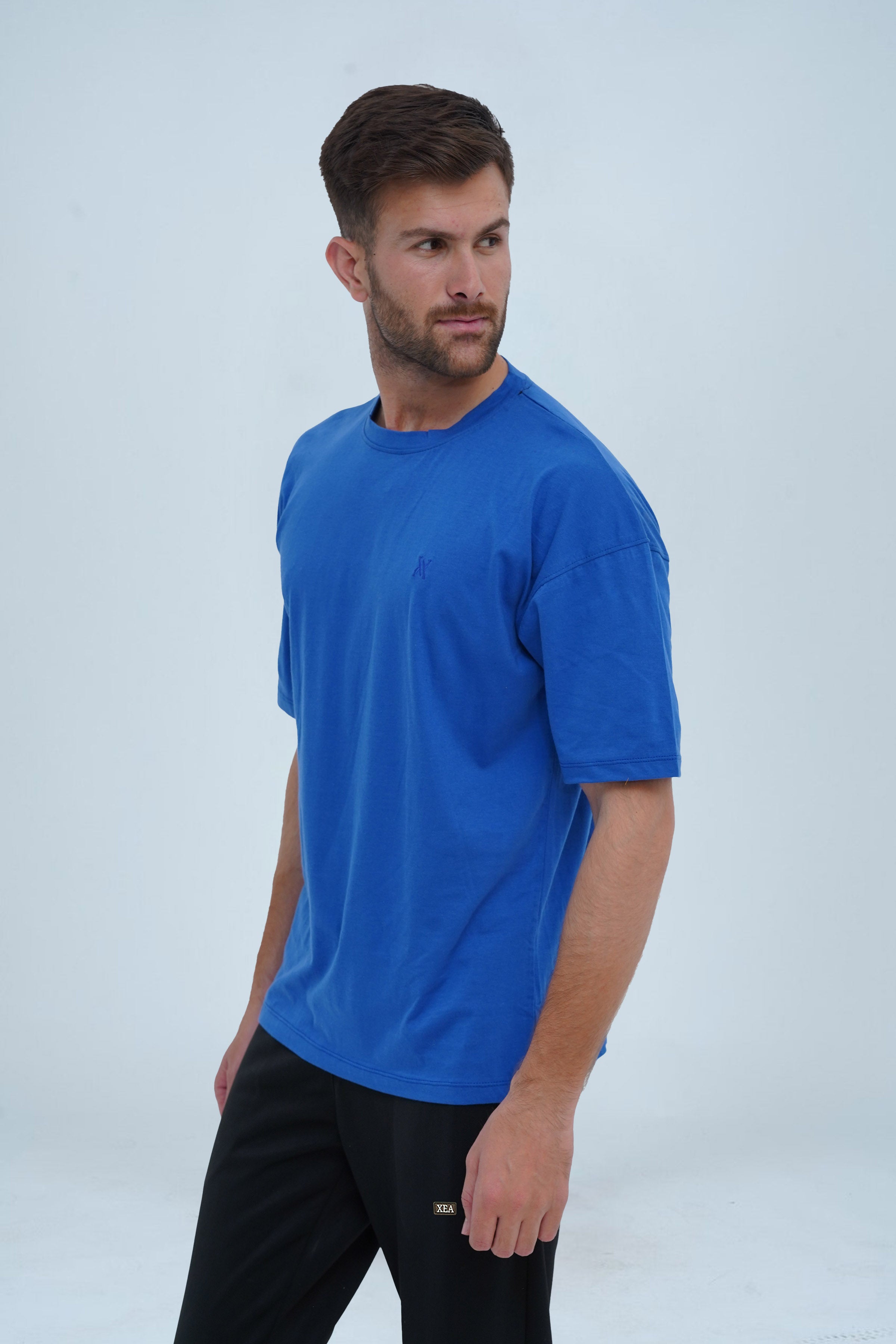 Men’s sapphire blue oversized T-shirt with a trendy drop shoulder fit – ideal for urban fashion, layering, and everyday comfort.