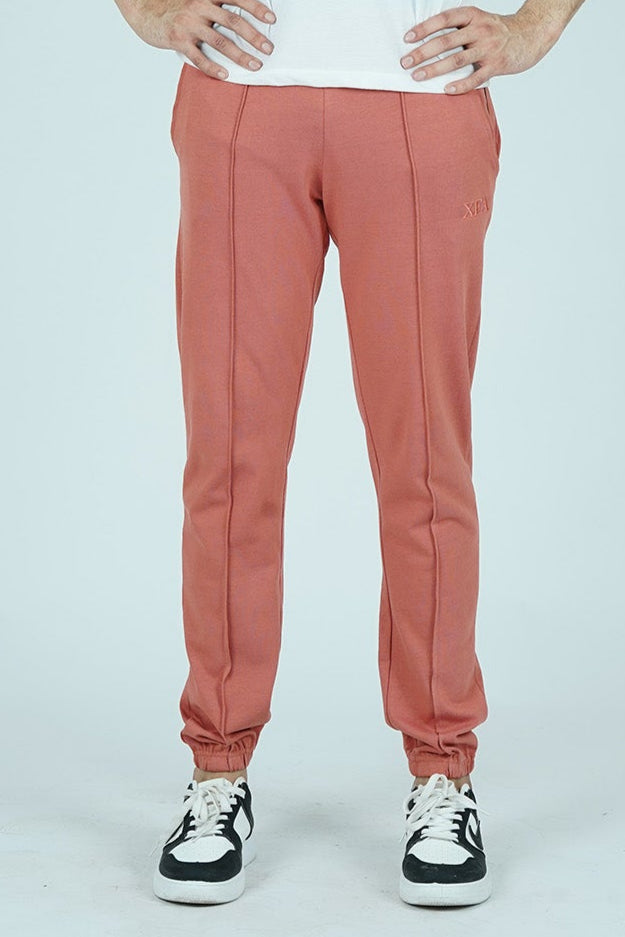 Expertly designed for all-day comfort, our Men's All Terrain Jogger Pants in Copper Rust offer a middle seam design, double side pockets, and an adjustable waistband for any activity.