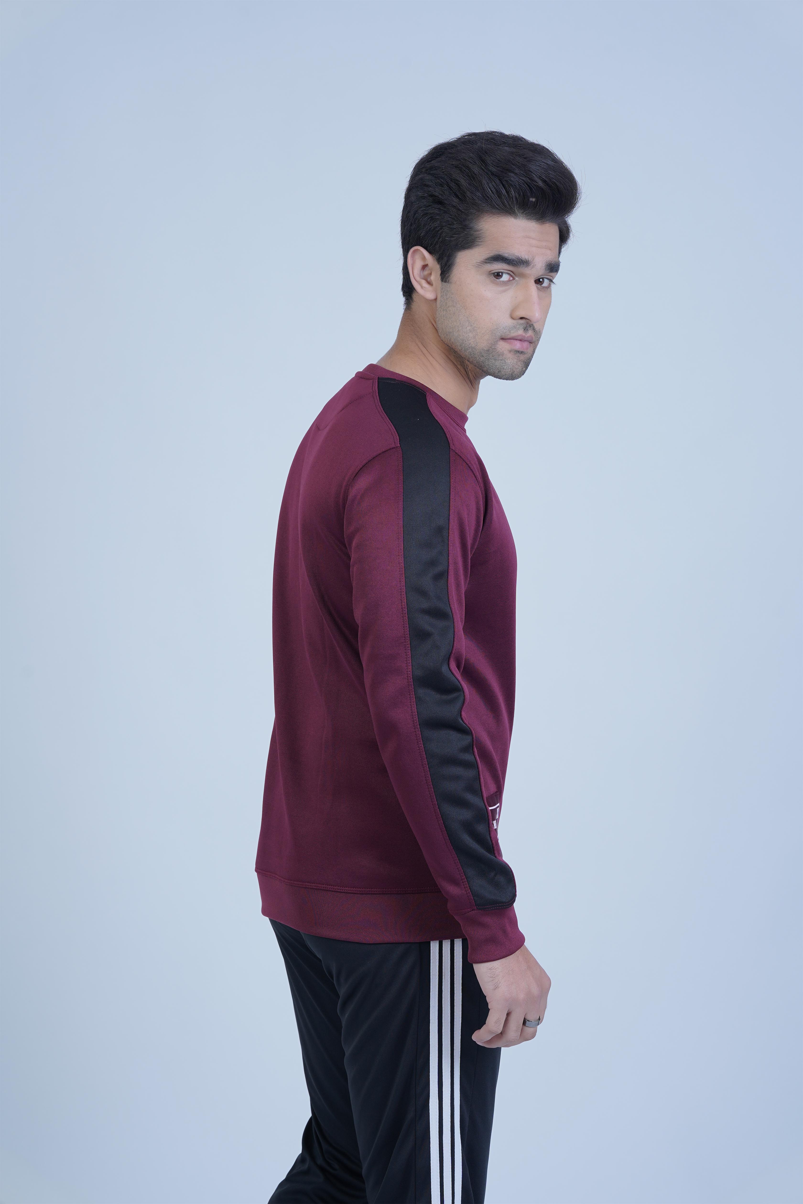 Stay cozy and stylish this winter with our Maroon Sweatshirt! Premium materials and a perfect fit will keep you confident and warm. The bold black sleeve panel adds an adventurous touch to your wardrobe.