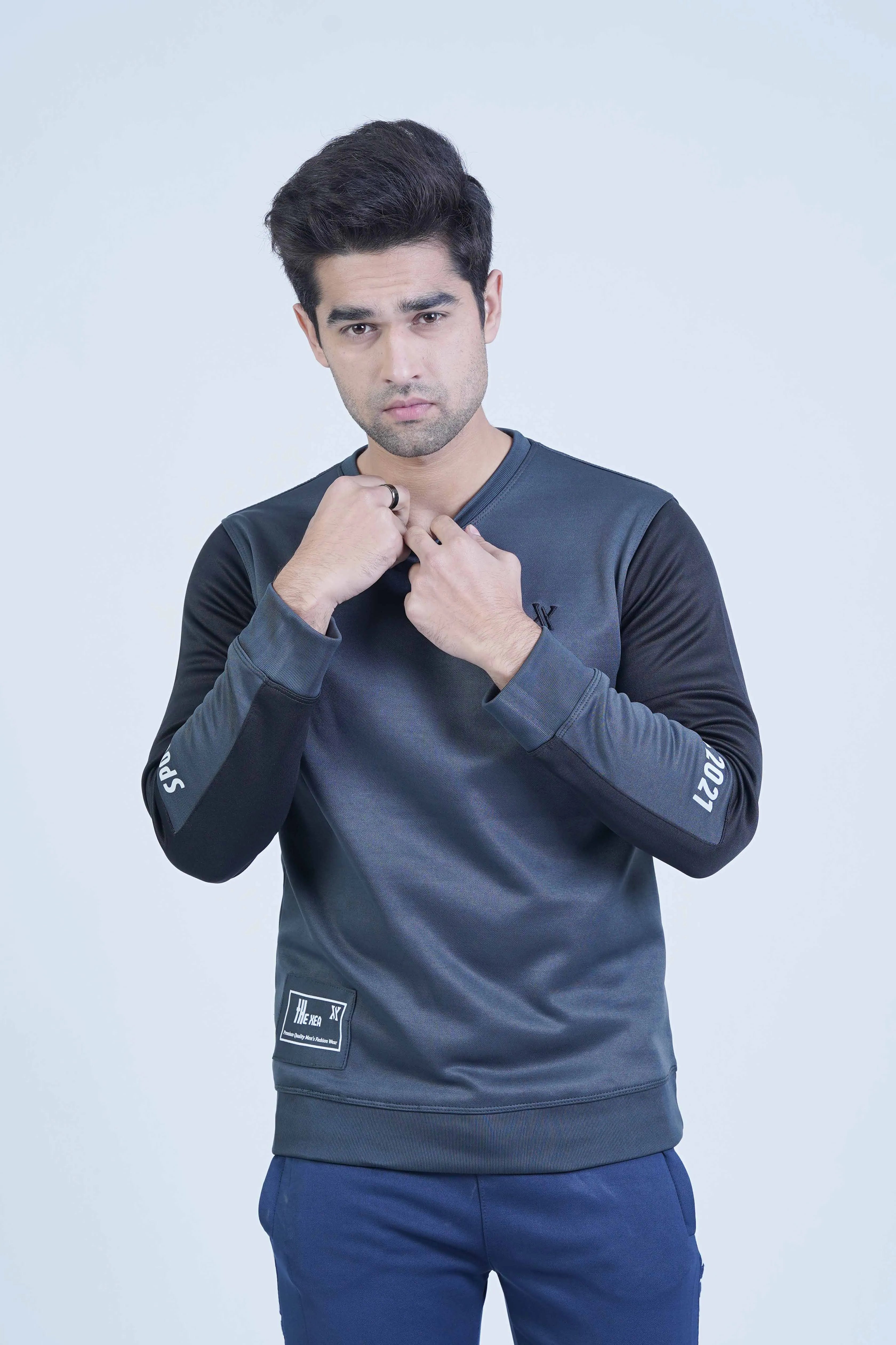 Take your style to new heights with this bold Contrast Sleeves Sweatshirt Grey for men! Embrace fashion's excitement with striking sleeves, perfect for modernizing your wardrobe. Elevate your casual look with jeans or joggers for a dynamic and chic outfit. -  Contrast Sleeves Sweatshirt Grey - Xea Clothing -  Contrast Sleeves Sweatshirt Grey - Xea Clothing