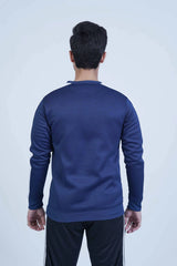 Get ready for winter with our Reglan Blue Men's Sweatshirt! Experience ultimate comfort and style with high-quality materials and a perfect fit. The white panel on the sleeves adds a bold touch to your wardrobe. -  Bold Sleeves Sweatshirt Reglan Blue - Xea Clothing -  Bold Sleeves Sweatshirt Reglan Blue - Xea Clothing