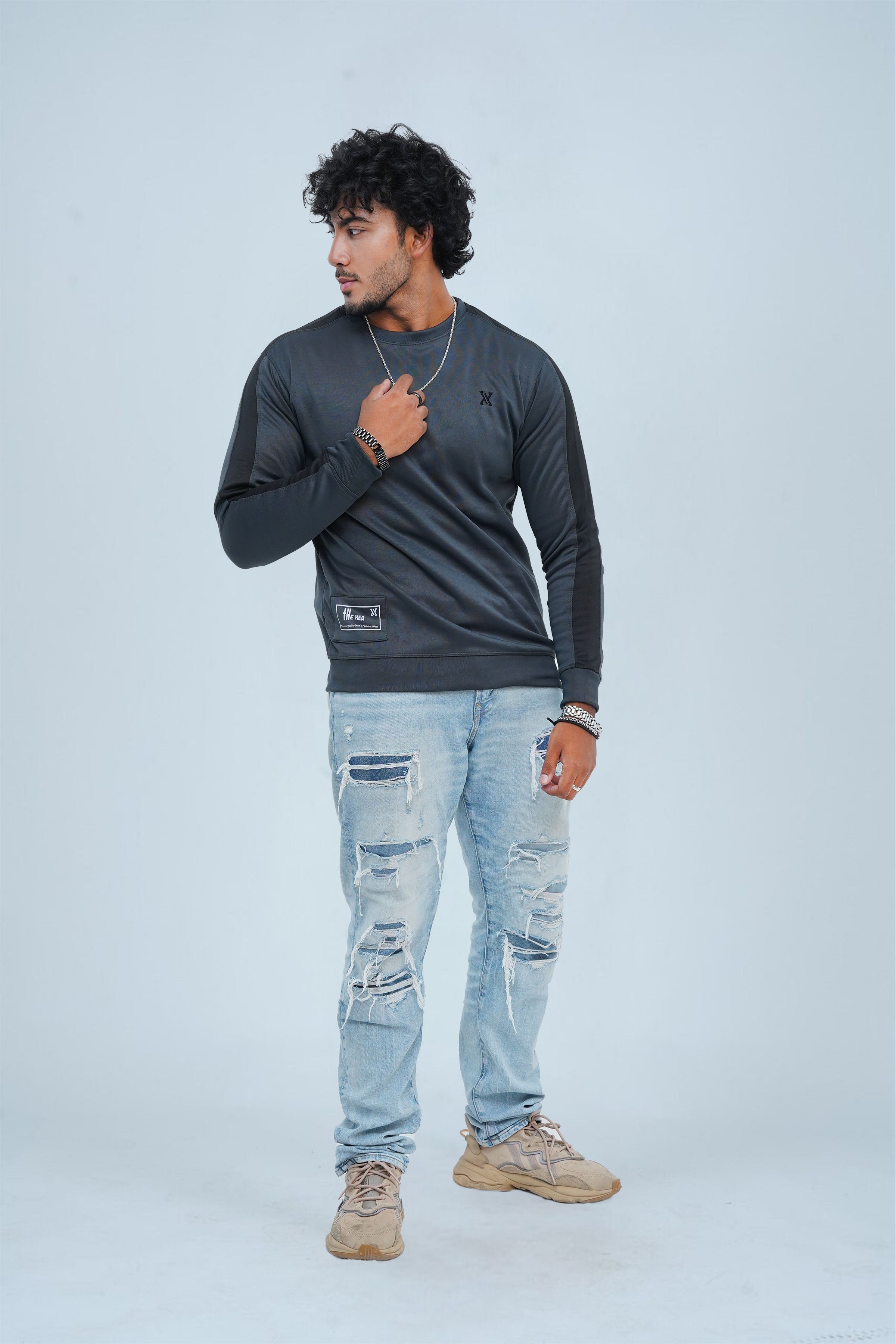 Get winter-ready in our men's grey Sweatshirt! Stay warm and stylish with quality materials and a perfect fit. Bold black panel on sleeves adds a touch of excitement to your look.