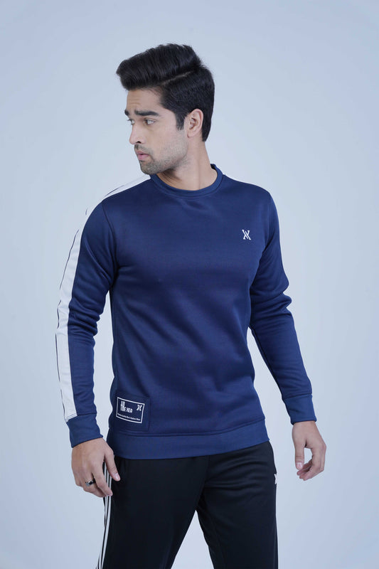 Get ready for winter with our Reglan Blue Men's Sweatshirt! Experience ultimate comfort and style with high-quality materials and a perfect fit. The white panel on the sleeves adds a bold touch to your wardrobe.