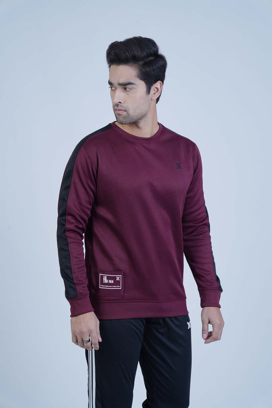 Stay cozy and stylish this winter with our Maroon Sweatshirt! Premium materials and a perfect fit will keep you confident and warm. The bold black sleeve panel adds an adventurous touch to your wardrobe.