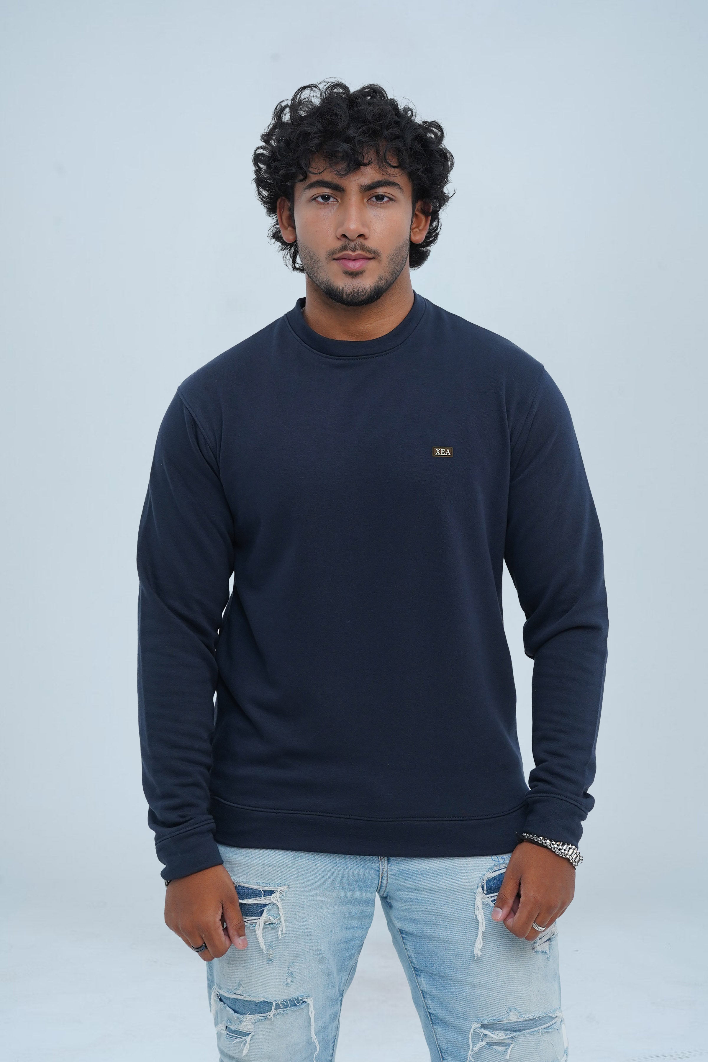 The Xea Graphic Free navy Sweatshirt provides a balanced combination of comfort and style for men. Designed for daily wear, this sweatshirt is lightweight, soft, and perfect for layering.