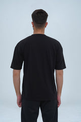 black oversized T-shirt with a drop shoulder design – breathable fabric, minimal look, and modern street fashion.