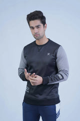 Add a modern touch to your wardrobe with this stylish black sweatshirt for men. Featuring eye-catching contrast sleeves, it's perfect for elevating your casual look. You can easily pair it with jeans or joggers and create a versatile and trendy outfit. -  Contrast Sleeves Sweatshirt Black - Xea Clothing -  Contrast Sleeves Sweatshirt Black - Xea Clothing