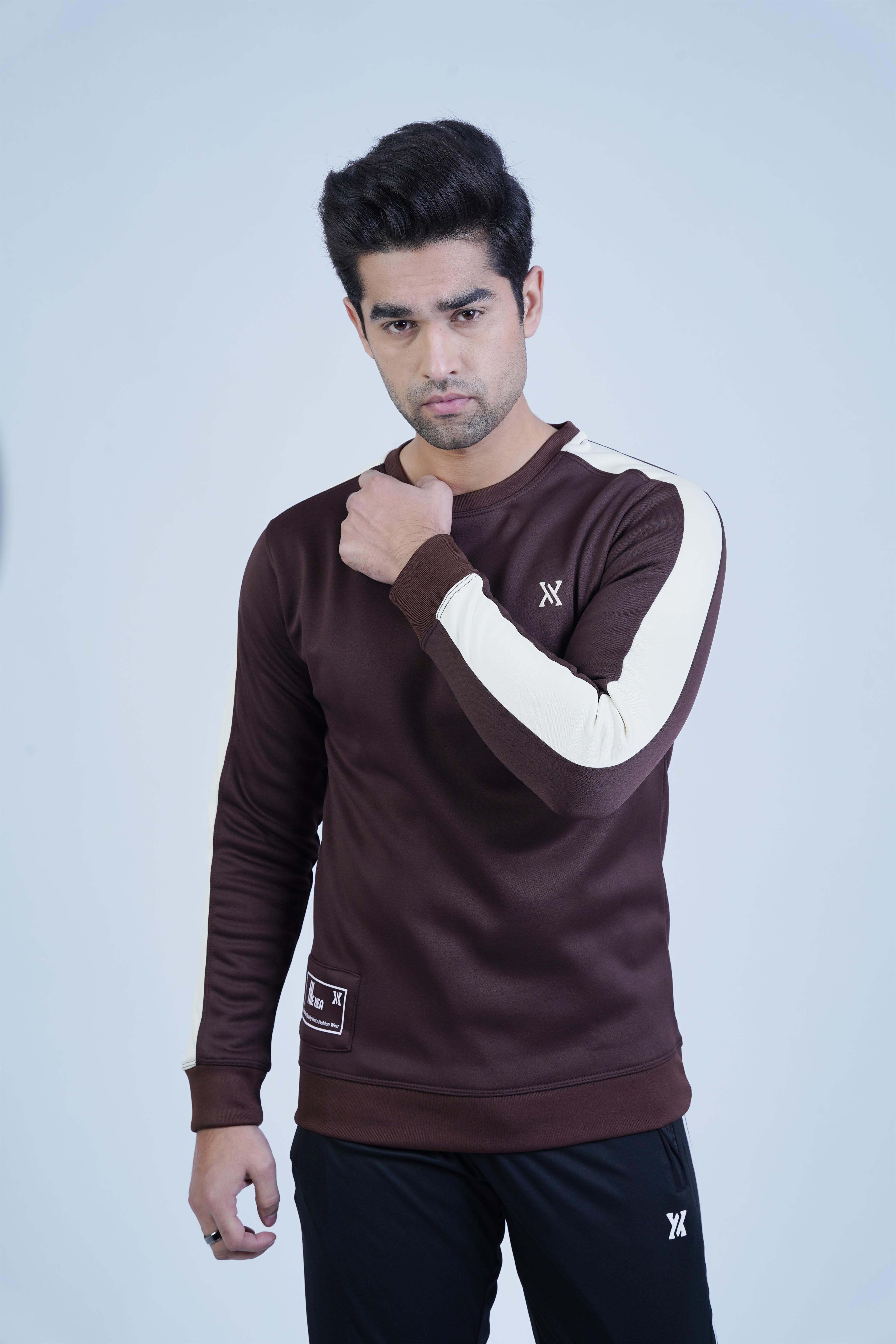 Stay warm and stylish this winter with our men's Brown Sweatshirt! Made from quality materials and featuring a striking white sleeve panel, it's the perfect addition to your wardrobe.